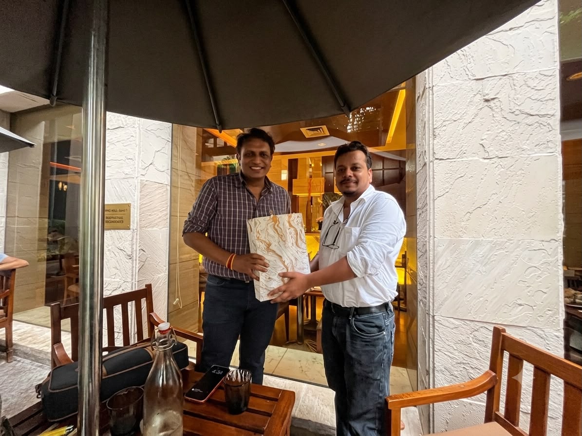 Nitin Saini presenting a token of appreciation to Manik Singla